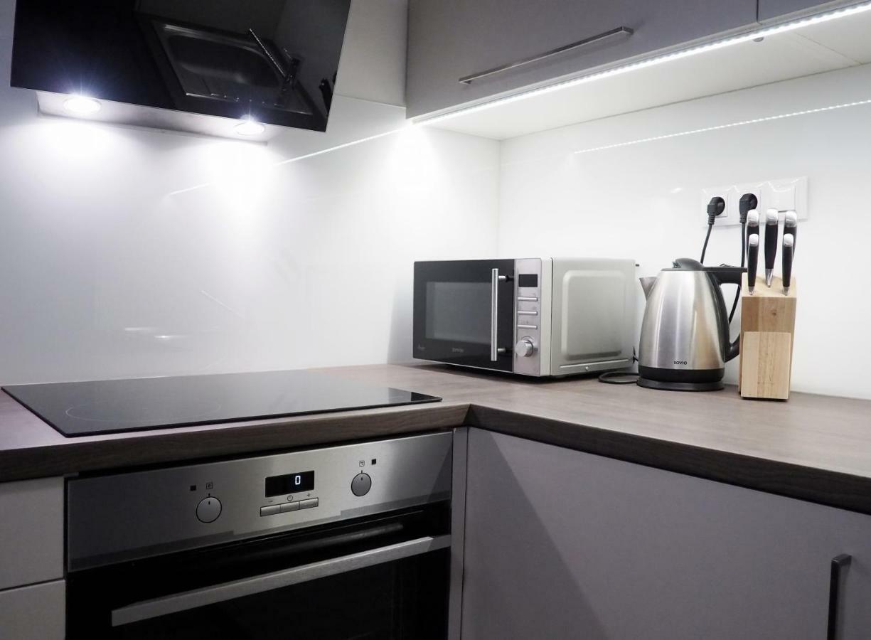 Ap10 - Apartments 4U Brezinova "Overnight Simply" Hradec Kralove Exterior photo