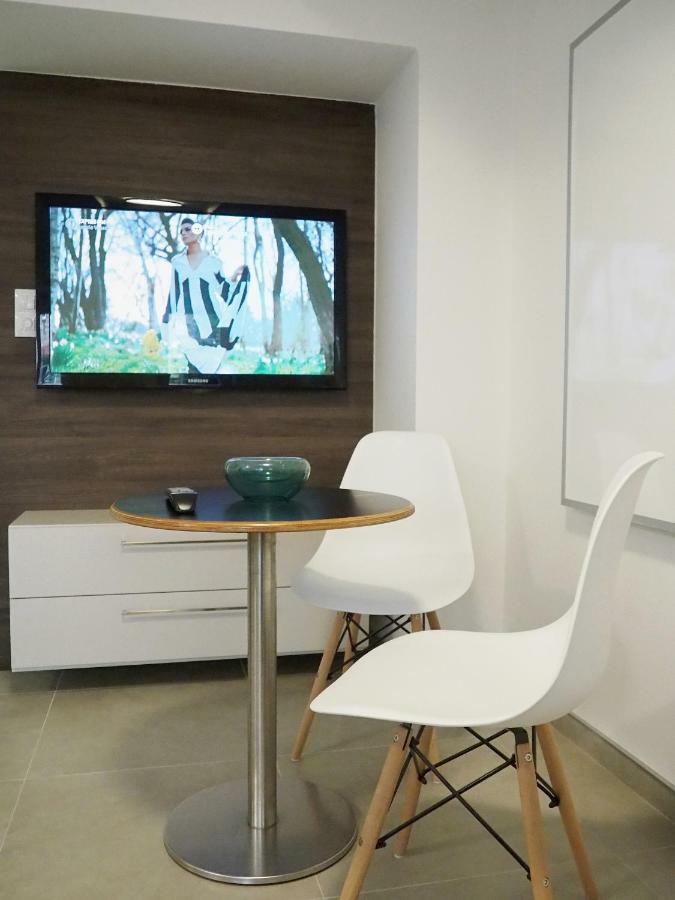 Ap10 - Apartments 4U Brezinova "Overnight Simply" Hradec Kralove Exterior photo