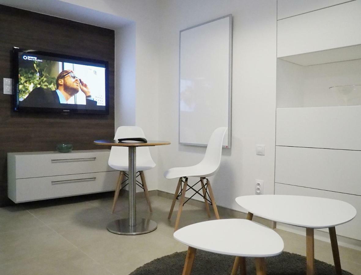 Ap10 - Apartments 4U Brezinova "Overnight Simply" Hradec Kralove Exterior photo