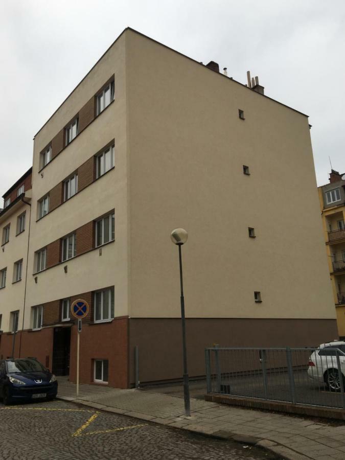 Ap10 - Apartments 4U Brezinova "Overnight Simply" Hradec Kralove Exterior photo