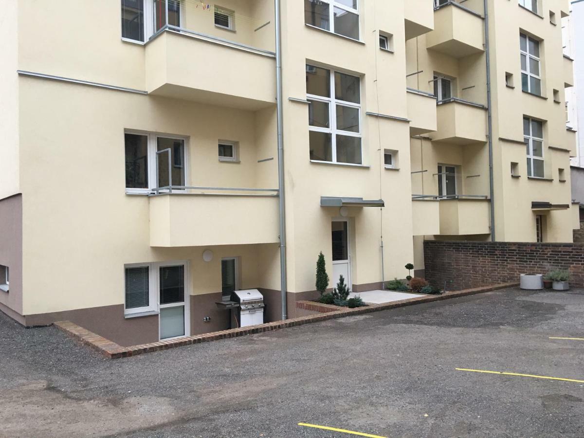 Ap10 - Apartments 4U Brezinova "Overnight Simply" Hradec Kralove Exterior photo