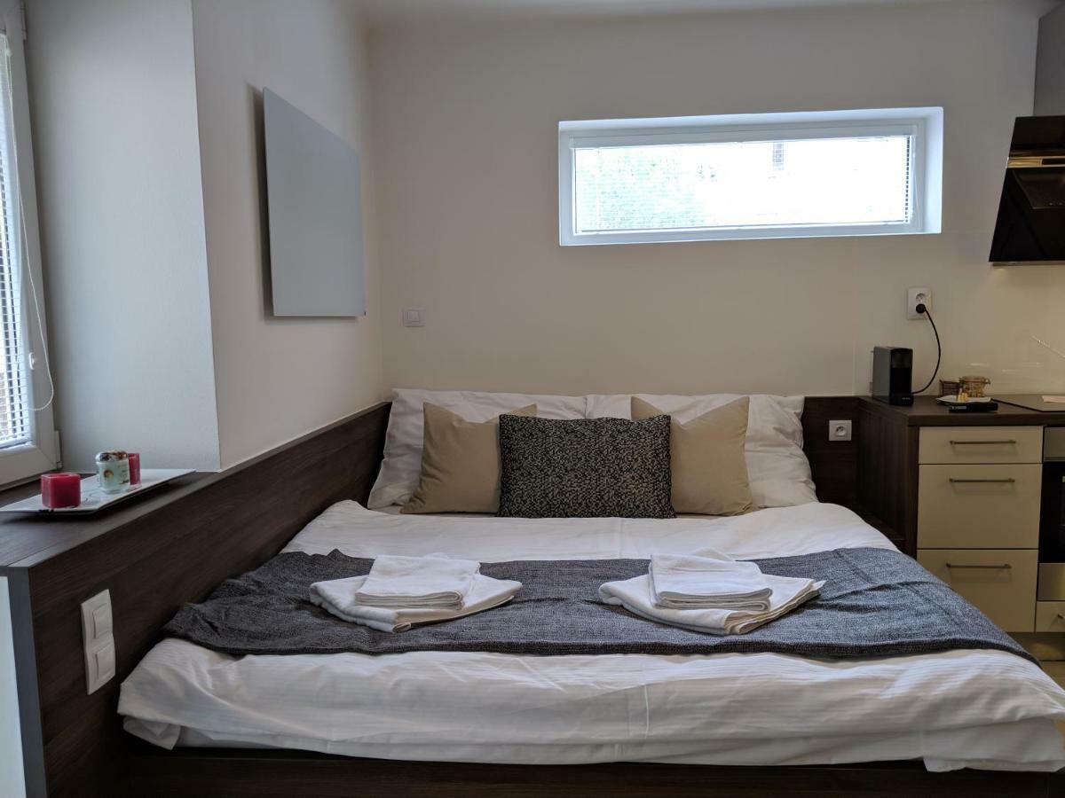 Ap10 - Apartments 4U Brezinova "Overnight Simply" Hradec Kralove Exterior photo