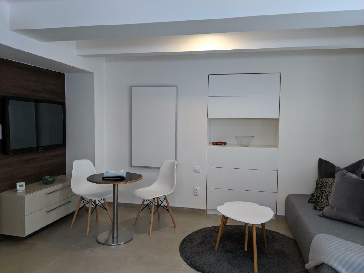 Ap10 - Apartments 4U Brezinova "Overnight Simply" Hradec Kralove Exterior photo
