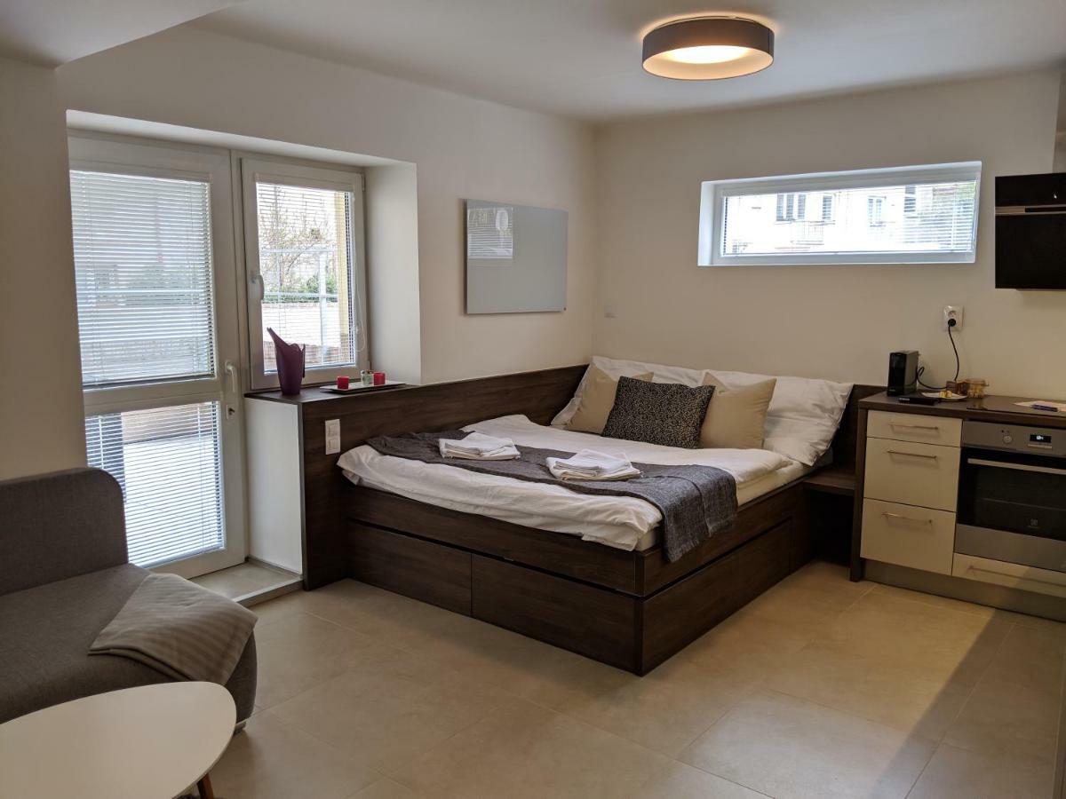 Ap10 - Apartments 4U Brezinova "Overnight Simply" Hradec Kralove Exterior photo