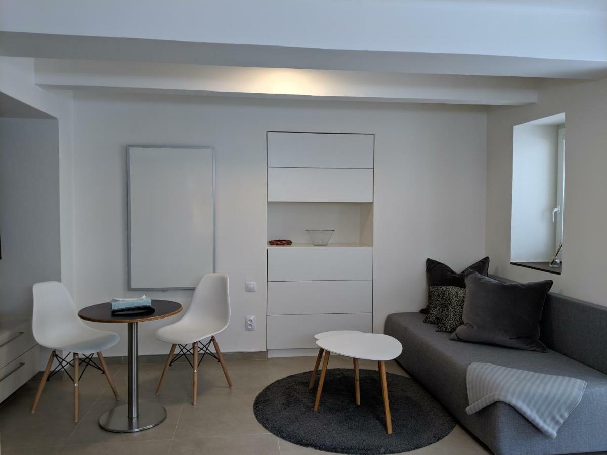 Ap10 - Apartments 4U Brezinova "Overnight Simply" Hradec Kralove Exterior photo
